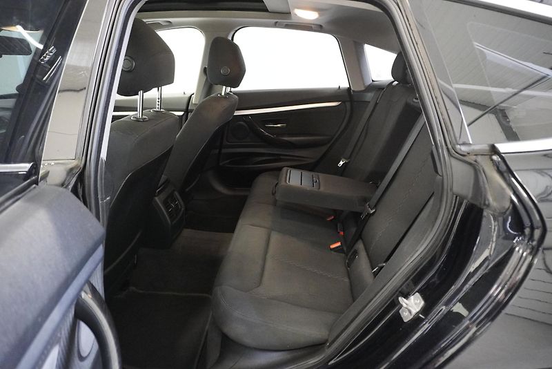 BMW Řada 3 320i LUXURY LINE AUTOMAT - fotka 27 z 35