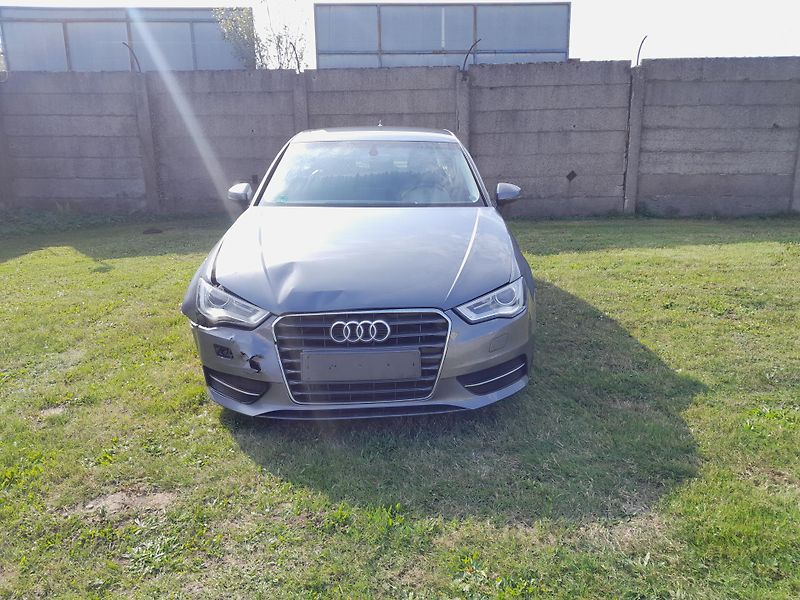 Audi A3 (2015) 1,6 TDI serviska 2x klíč - fotka 2 z 17
