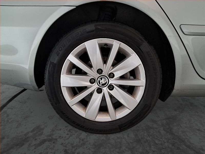 Škoda Octavia (2009) Ambiente 1.4 TSI - fotka 14 z 16