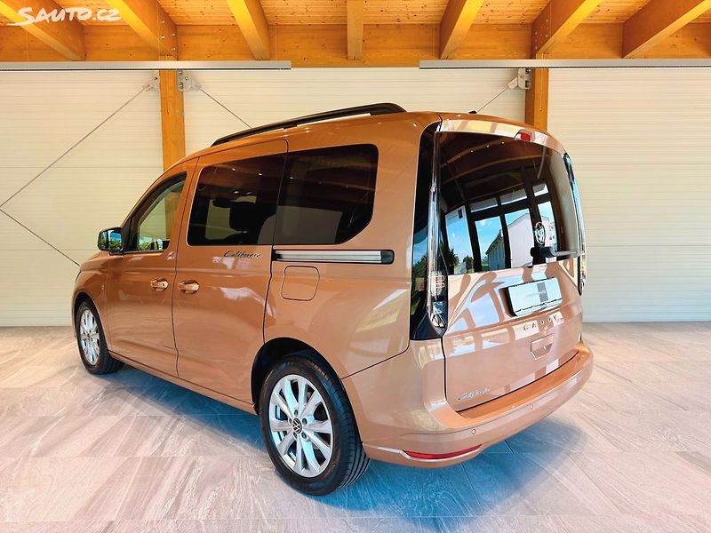 Volkswagen Caddy 1.5 TSi DSG California - fotka 17 z 32
