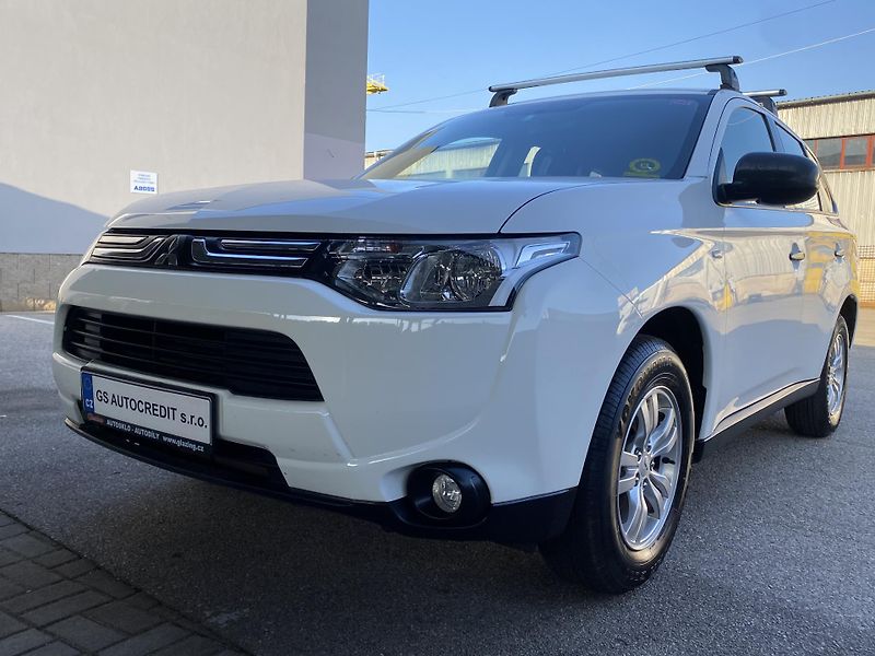 Mitsubishi Outlander (2014) 2,0i - Invite - 1 Majitel - fotka 35 z 42