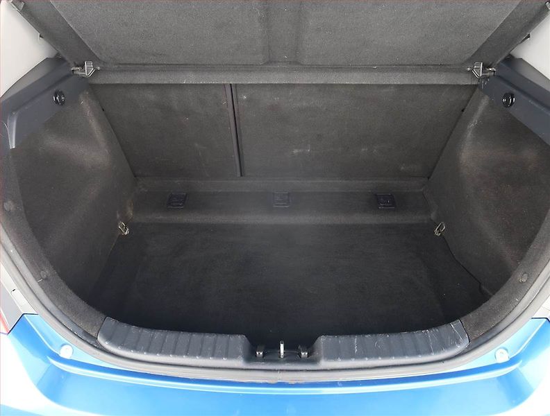 Hyundai i30 (2008) 1.6 CRDi, zamluveno - fotka 13 z 16