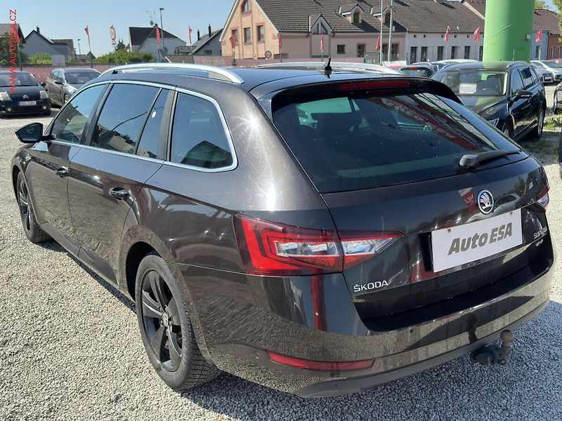 Škoda Superb (2015) 2.0 TDi 4x4, ČR, DSG, bixen - fotka 6 z 23