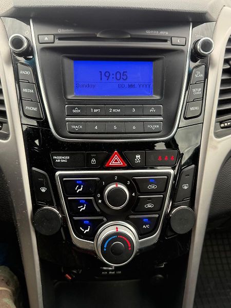 Hyundai i30 COMFORT 1,6 81 kW - fotka 16 z 17
