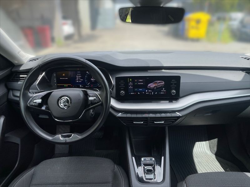 Škoda Octavia 2,0 TDI Ambition 4x4 DSG - fotka 9 z 11