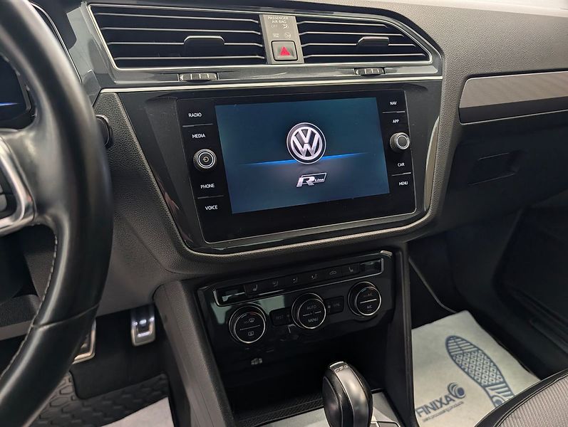 Volkswagen Tiguan 2.0 TDI 4X4 R-LINE - fotka 19 z 27