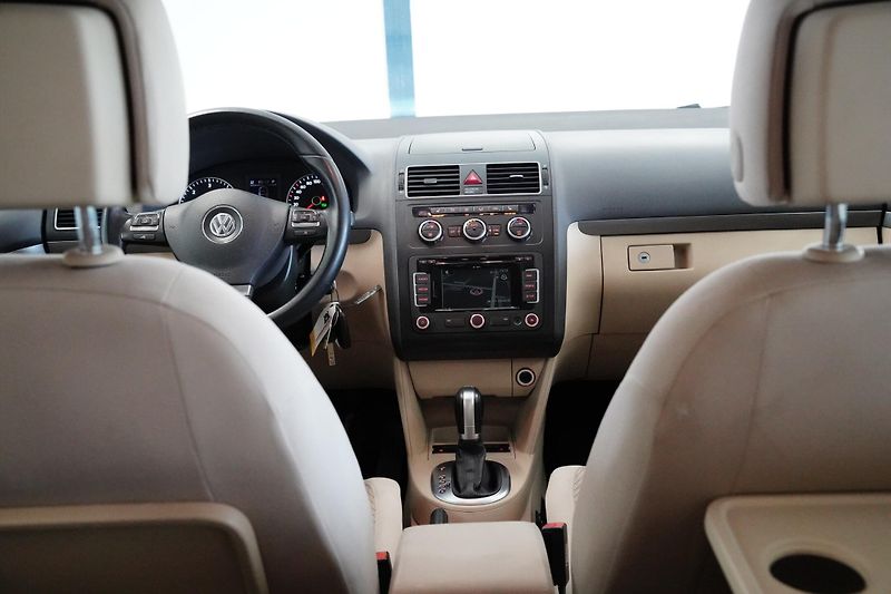 Volkswagen Touran - fotka 23 z 25