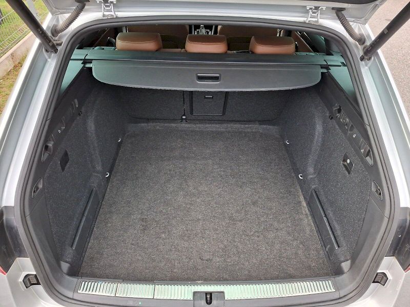 Škoda Superb (2023) Combi L&K DSG 2,0TDi 147kW - fotka 8 z 35