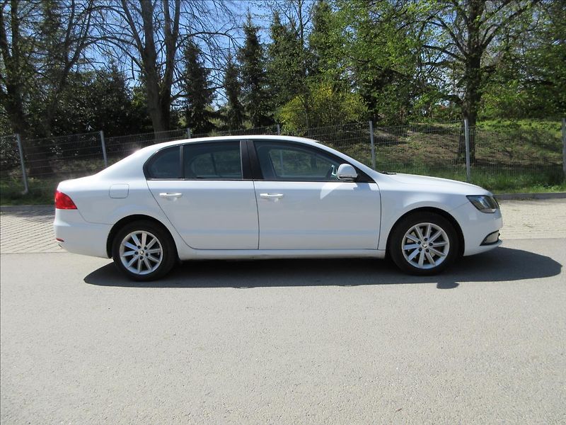 Škoda Superb 2,0 TDi 103 Kw, Xenon, Vyhř. N - fotka 10 z 28