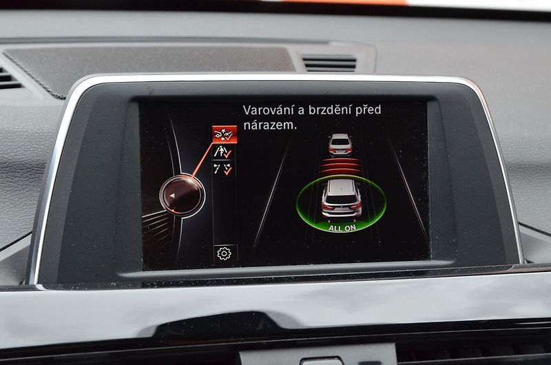 BMW X1 (2015) sDrive 18d 110kW SPORT / LED - fotka 33 z 39