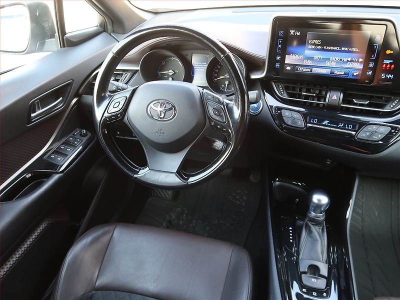 Toyota C-HR (2017) Executive 1.8 Hybrid, Automat - fotka 7 z 18