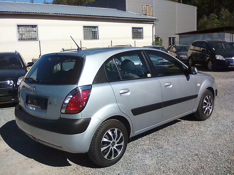 Kia Rio (2006) 1.4i 16V, velmi pěkné - fotka 4 z 30