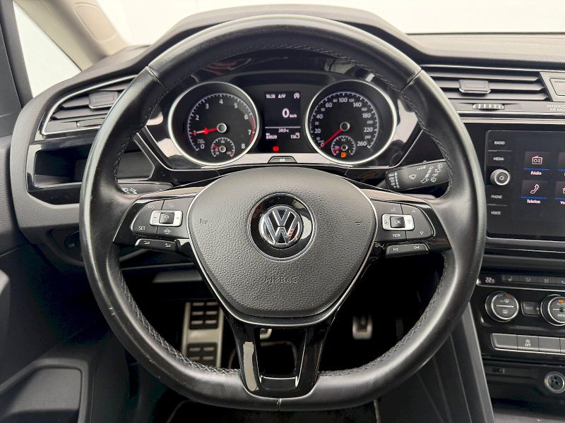 Volkswagen Touran (2019) 1.5 TSI 110kW R-LINE Comfort - fotka 8 z 35