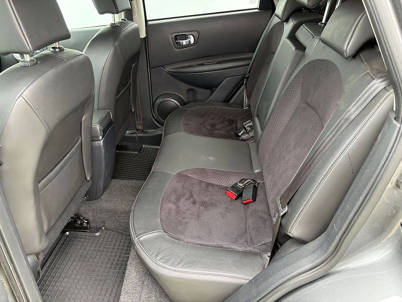 Nissan Qashqai 1.6dCi, 96kW, 4x4, Kamera 1Maj - fotka 7 z 27