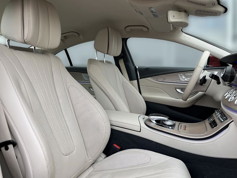 Mercedes-Benz CLS 350d 4MATIC AMG Line - fotka 16 z 23