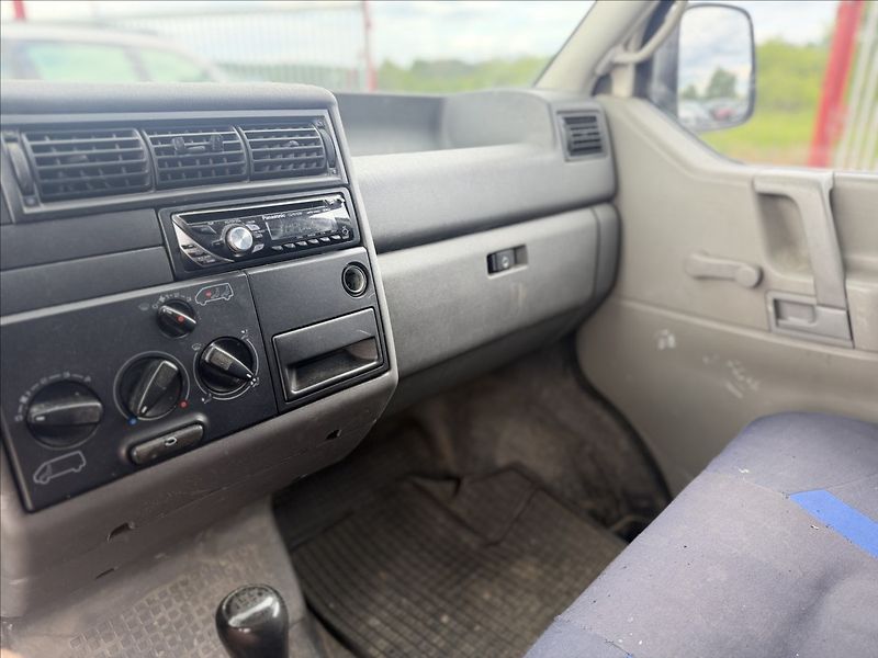 Volkswagen Transporter 2,5 TDI 9MÍST - fotka 8 z 12