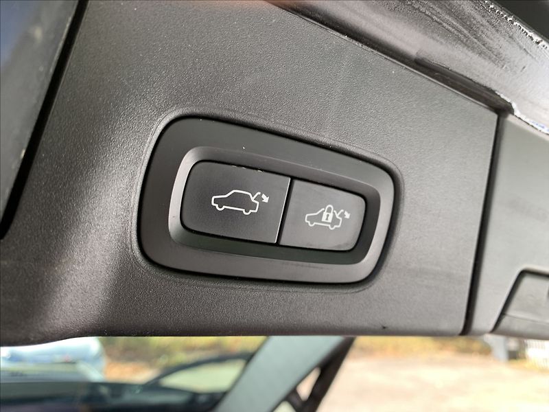 Volvo V90 2,0 D5 AWD MOMENTUM ČR,1.MAJ. - fotka 22 z 23