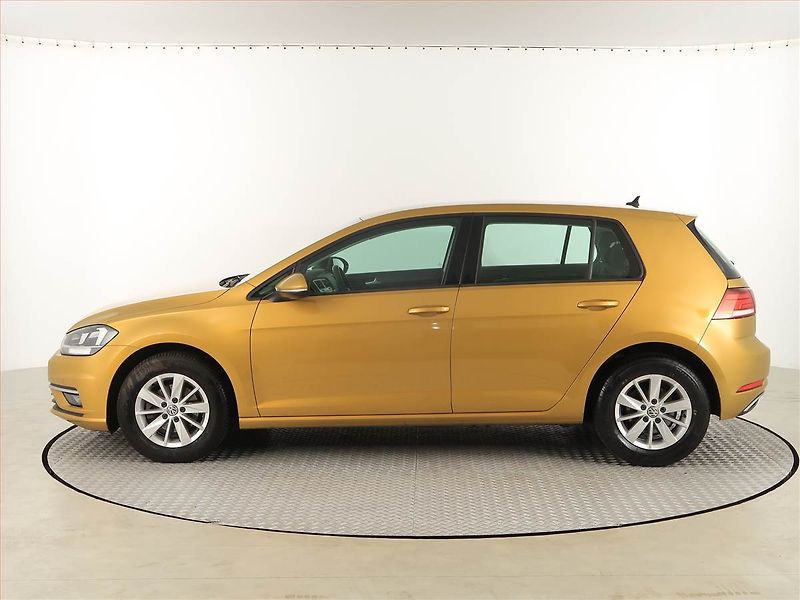 Volkswagen Golf (2019) 1.0 TSI, Serv.kniha, Tempomat - fotka 3 z 17