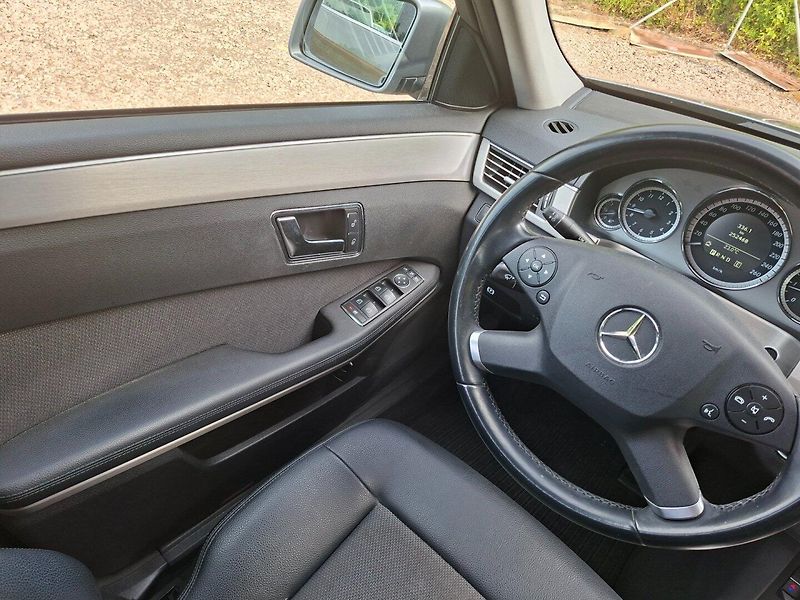Mercedes-Benz Třídy E (2011) E 250 CDI 150kW 4MATIC - fotka 11 z 41