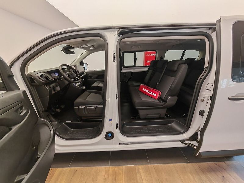 Toyota ProAce Verso 2,0D L2 6MT Combi 8S - fotka 18 z 32