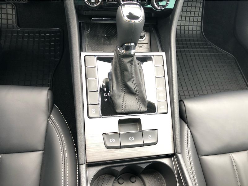 Škoda Superb COMBI 2.0 TDi DSG 7st. SYTLE - fotka 22 z 30