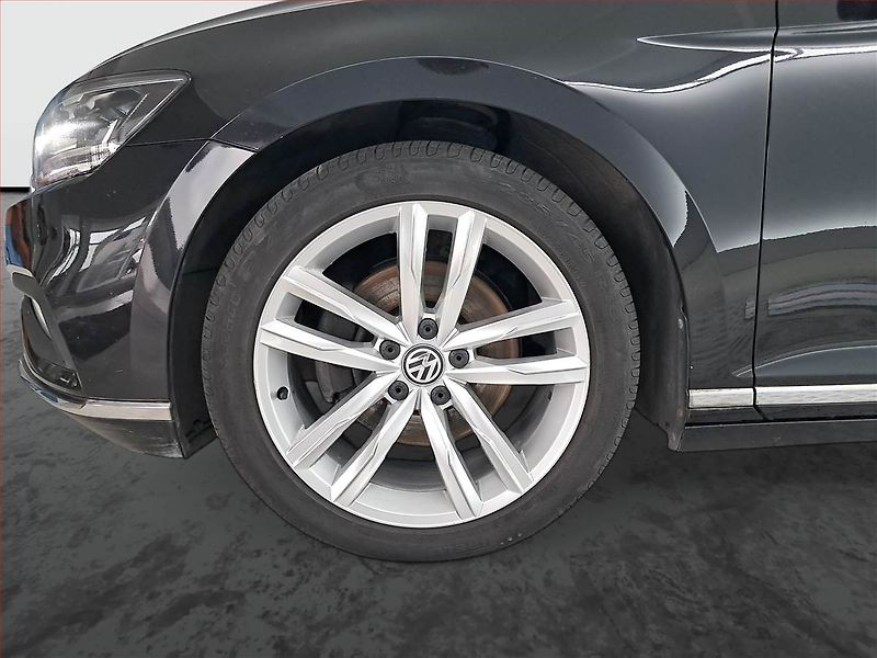 Volkswagen Passat (2020) 2.0 TDI, Automat, Kůže, Navi - fotka 15 z 21