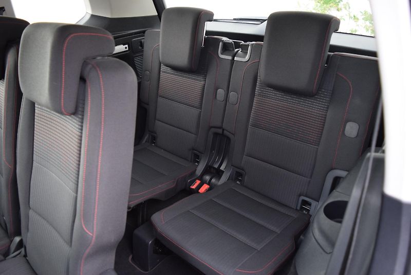 Volkswagen Touran (2017) 2.0TDI 110kw 7MÍST TAŽNÉ NAVI - fotka 17 z 50
