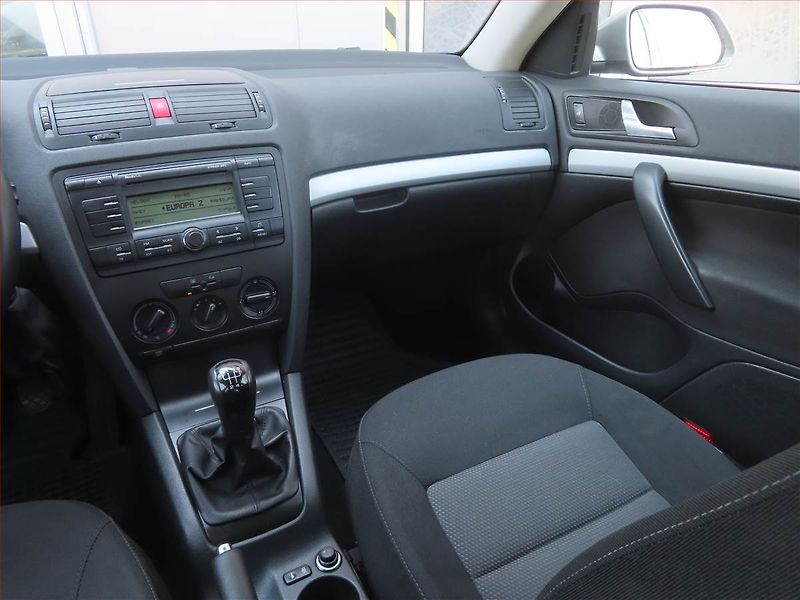 Škoda Octavia (2007) 1.6 - fotka 8 z 17
