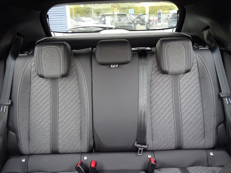 Peugeot 2008 (2026) ALLURE Turbo 100k MAN6 - fotka 16 z 43