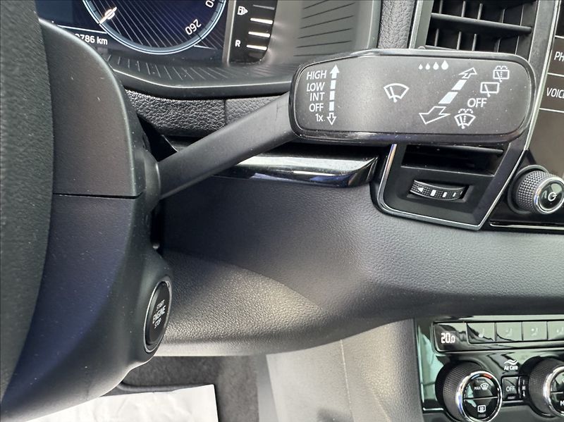 Škoda Karoq 2,0 TDI DSG STYLE DPH 1.maj ČR - fotka 30 z 50