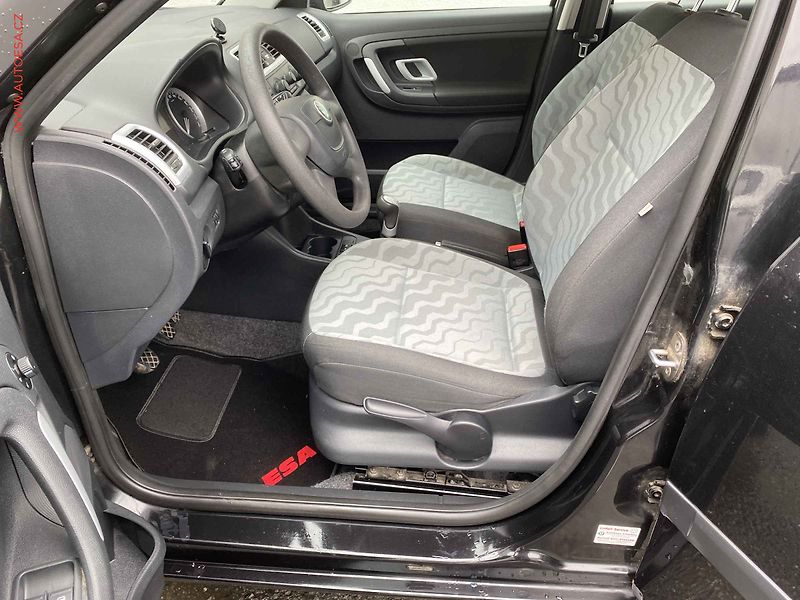 Škoda Fabia (2009) 1.6 16V, Ambiente, +kola - fotka 9 z 17
