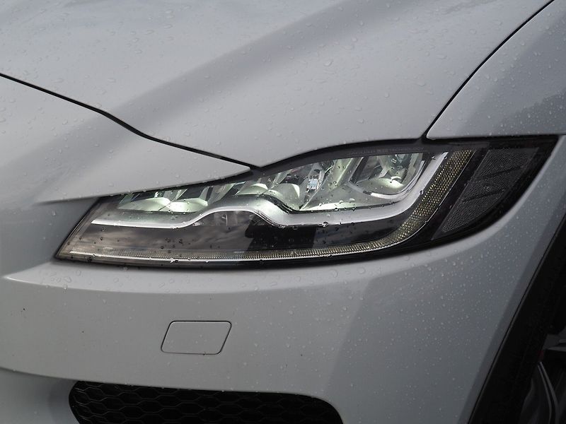 Jaguar F-Pace (2019) 5.0 SVR 550HP, Plný servis - fotka 7 z 43