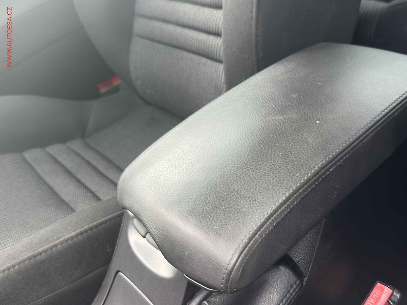 Peugeot 407 (2006) 2.2i, xenon, autoAC - fotka 17 z 18