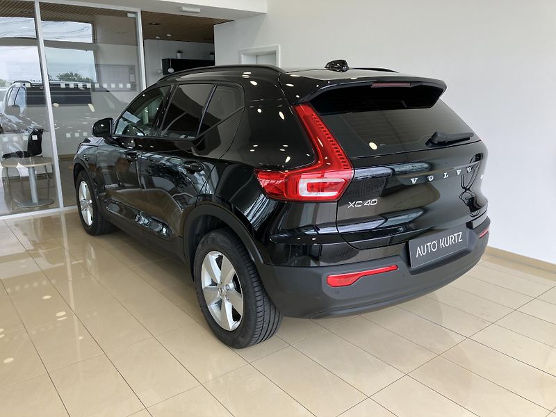 Volvo XC40 T3 FWD Kinetic AT8 - fotka 6 z 36