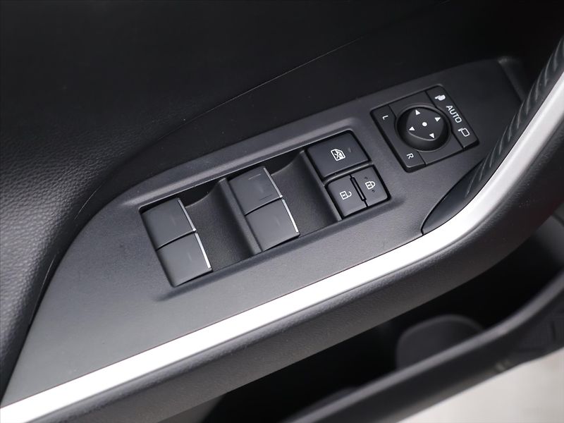 Toyota RAV4 2,5 Hybrid 131kW Adventure 4WD - fotka 17 z 35