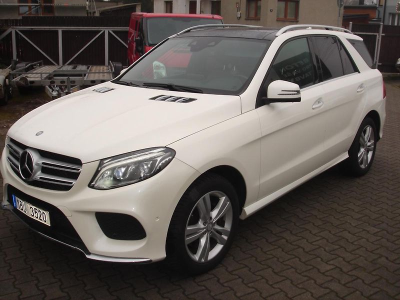 Mercedes-Benz GLE (2017) GLE 350D 4M - fotka 3 z 13