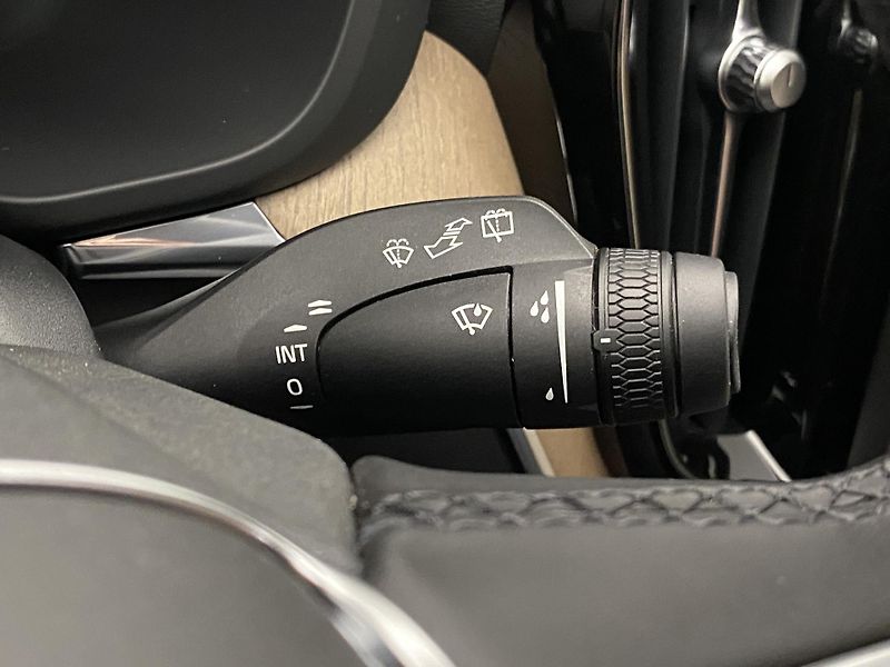 Volvo XC60 B5 AWD PLUS DARK AUT CZ 1.maj. - fotka 37 z 57