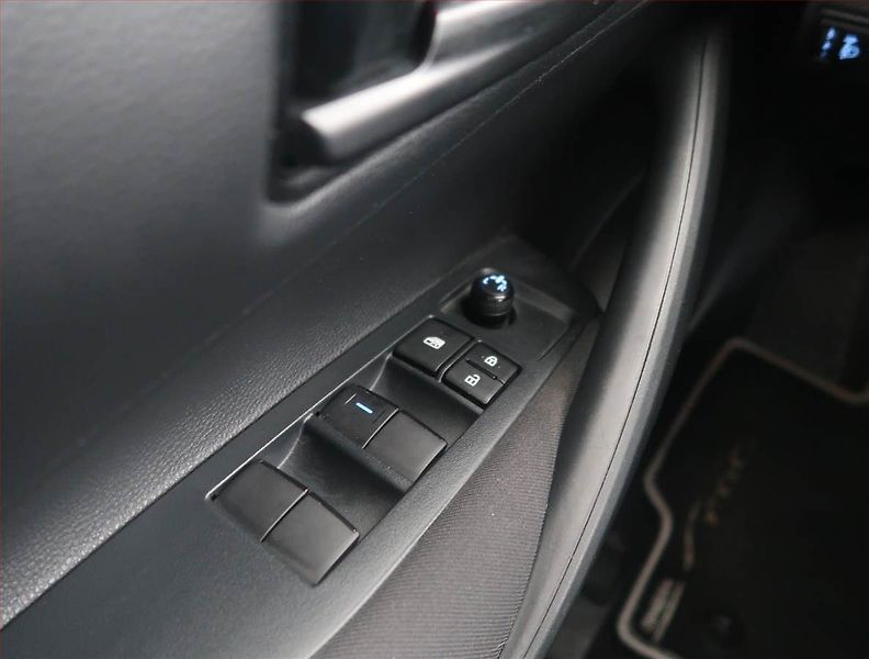 Toyota Corolla (2020) 1.8 Hybrid, Automat, Tempomat - fotka 15 z 15