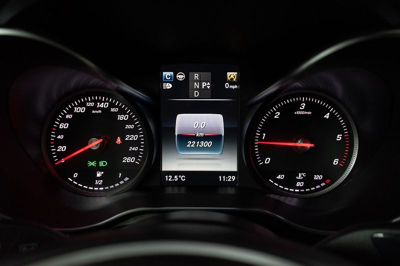 Mercedes-Benz GLC 250d 4MATIC*ACC*TAŽNÉ*DPH - fotka 23 z 44