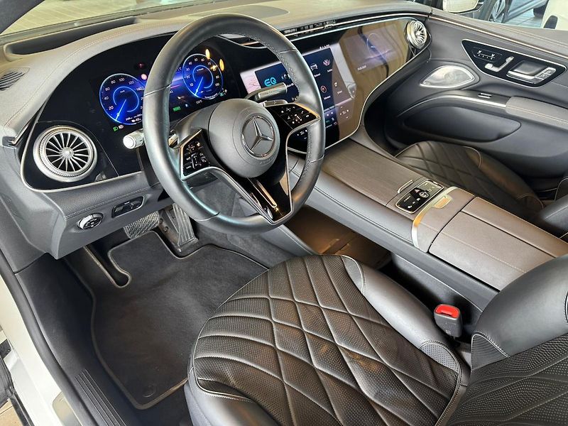 Mercedes-Benz EQS 580 4MATIC - fotka 19 z 23