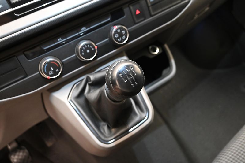 Volkswagen Transporter 2,0 TDI 81kW KLIMATempomat Zár - fotka 21 z 28