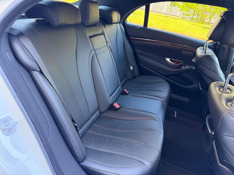 Mercedes-Benz Třídy S S500L 4-matic AMG /servis /  - fotka 22 z 36