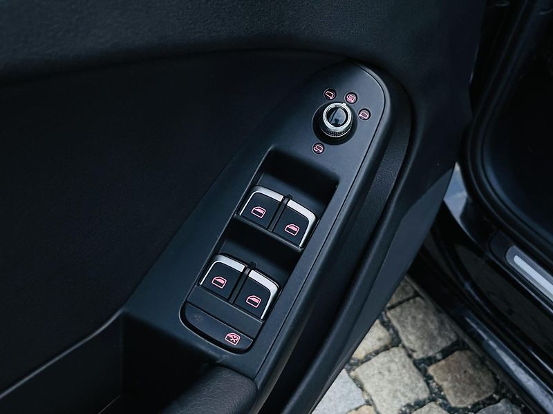 Audi A4 2.0TDI MAN 1MAJITEL VÝHŘEV LED - fotka 32 z 42