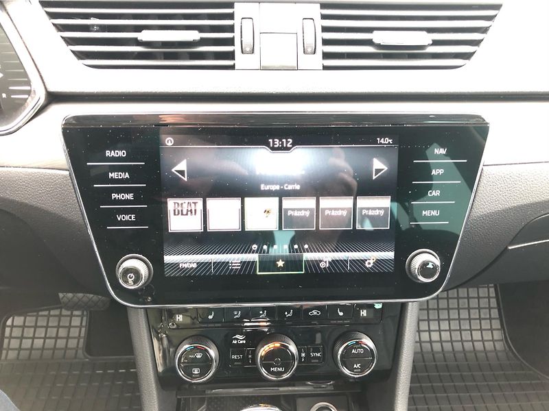 Škoda Superb COMBI 2.0 TDi DSG 7st. SYTLE - fotka 20 z 30