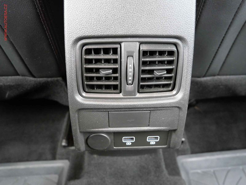 Renault Arkana (2023) 1.6 SCe, ČR, AT, LED, navi - fotka 29 z 31