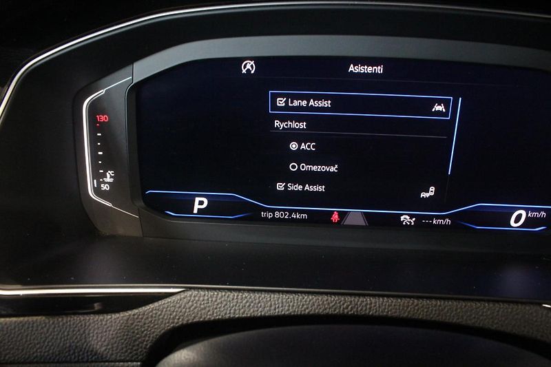 Volkswagen Passat (2020) 2.0TDI DSG Display Matrix - fotka 37 z 38