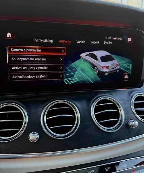 Mercedes-Benz Třídy E (2020) 4MATIC, AMG Line, původ ČR - fotka 17 z 24