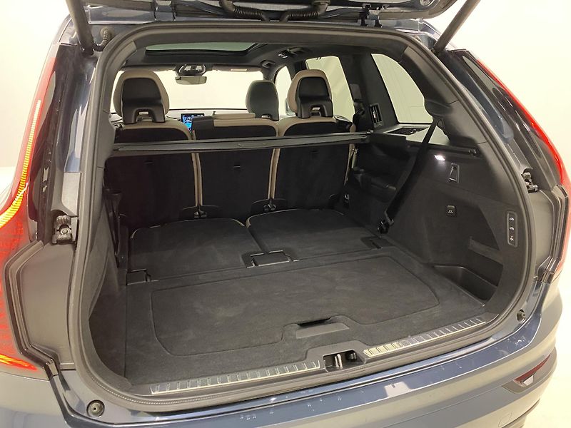 Volvo XC90 (2025) T8 AWD Plug-in DARK ULTRA - fotka 5 z 75