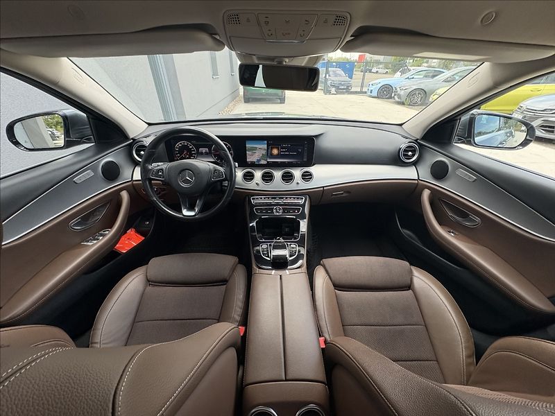 Mercedes-Benz Třídy E 2,0 220 d - fotka 9 z 28