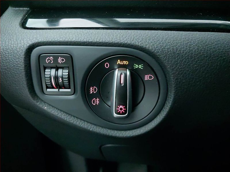 Seat Alhambra (2012) 2.0 TDI, Automat, 7 míst, Navi - fotka 20 z 24